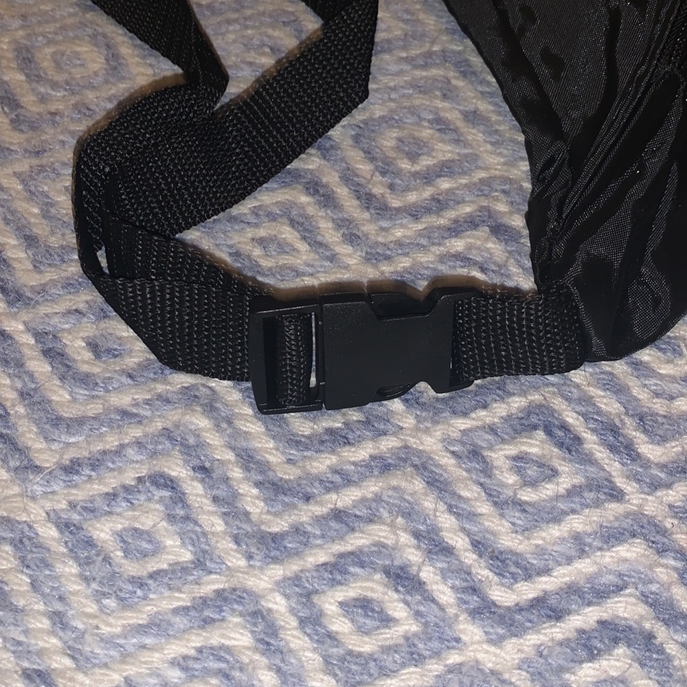 2 SoulCycle Bags: Fanny Pack - CSTR and Shoulder Bag - Picture 5 of 5